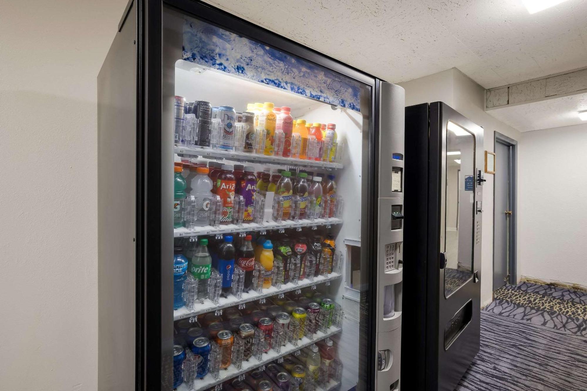 Suburban Studios Milwaukee Airport Εξωτερικό φωτογραφία