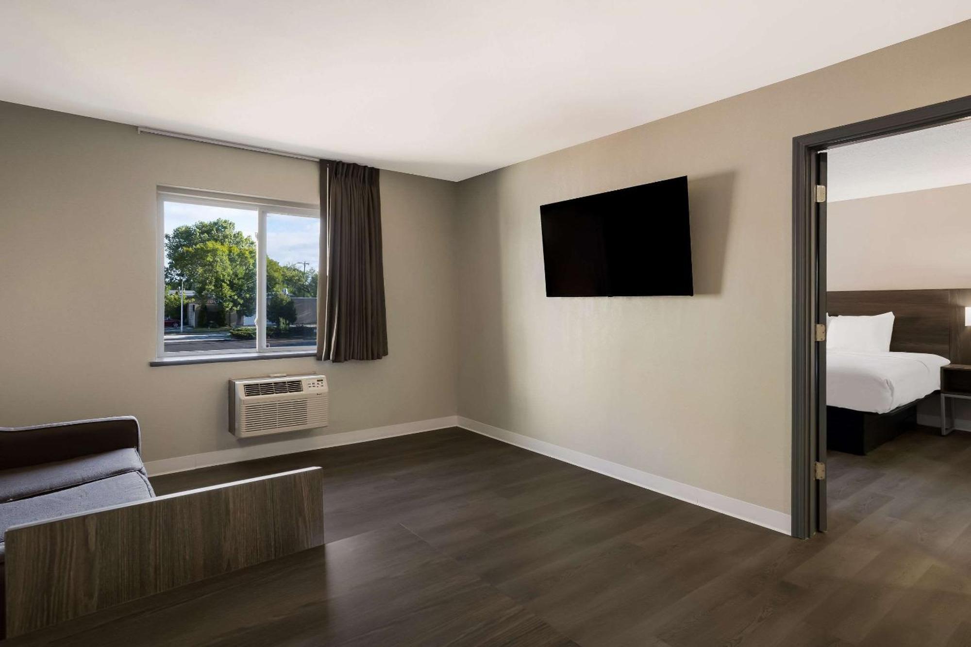 Suburban Studios Milwaukee Airport Εξωτερικό φωτογραφία