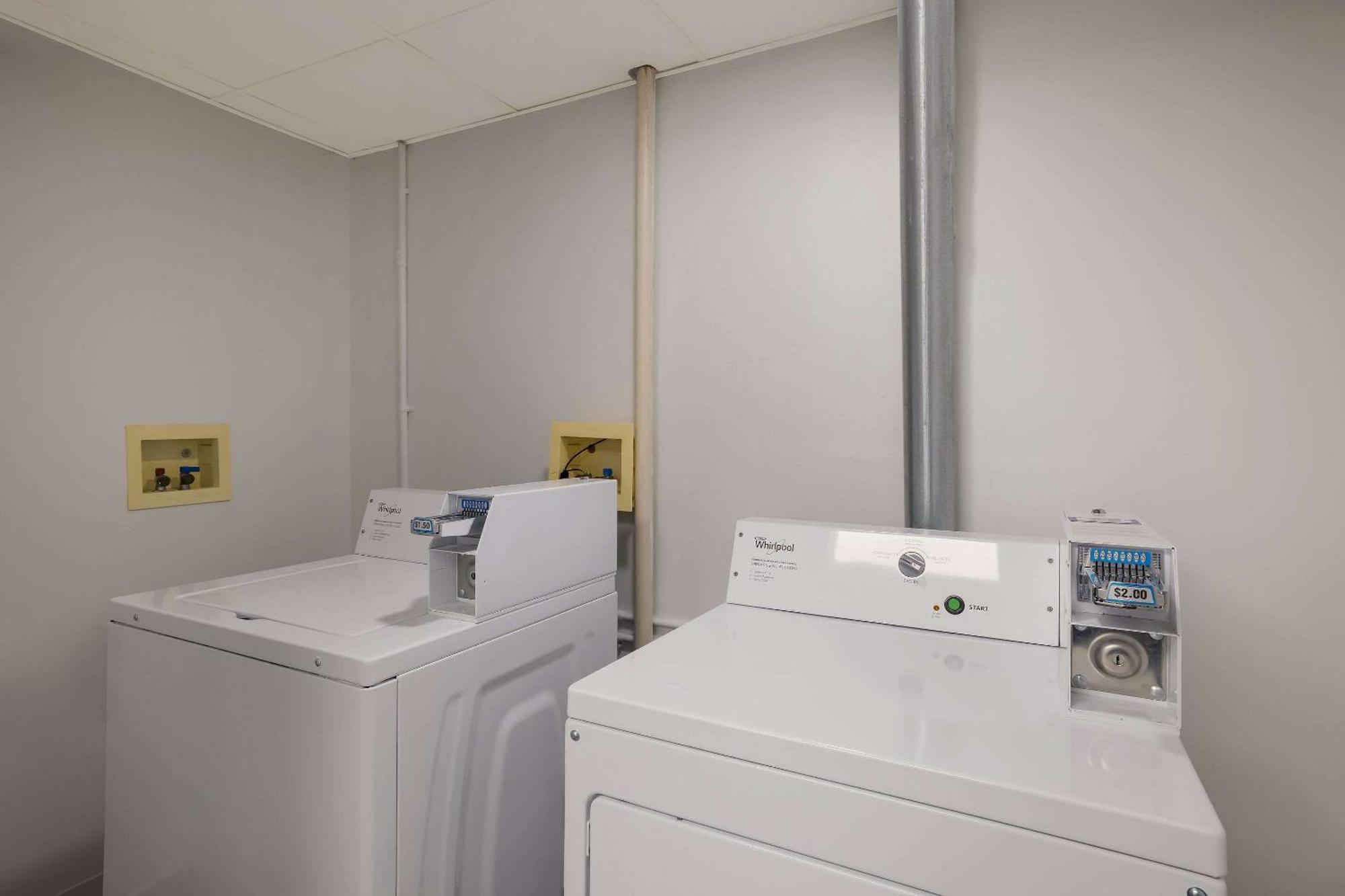 Suburban Studios Milwaukee Airport Εξωτερικό φωτογραφία