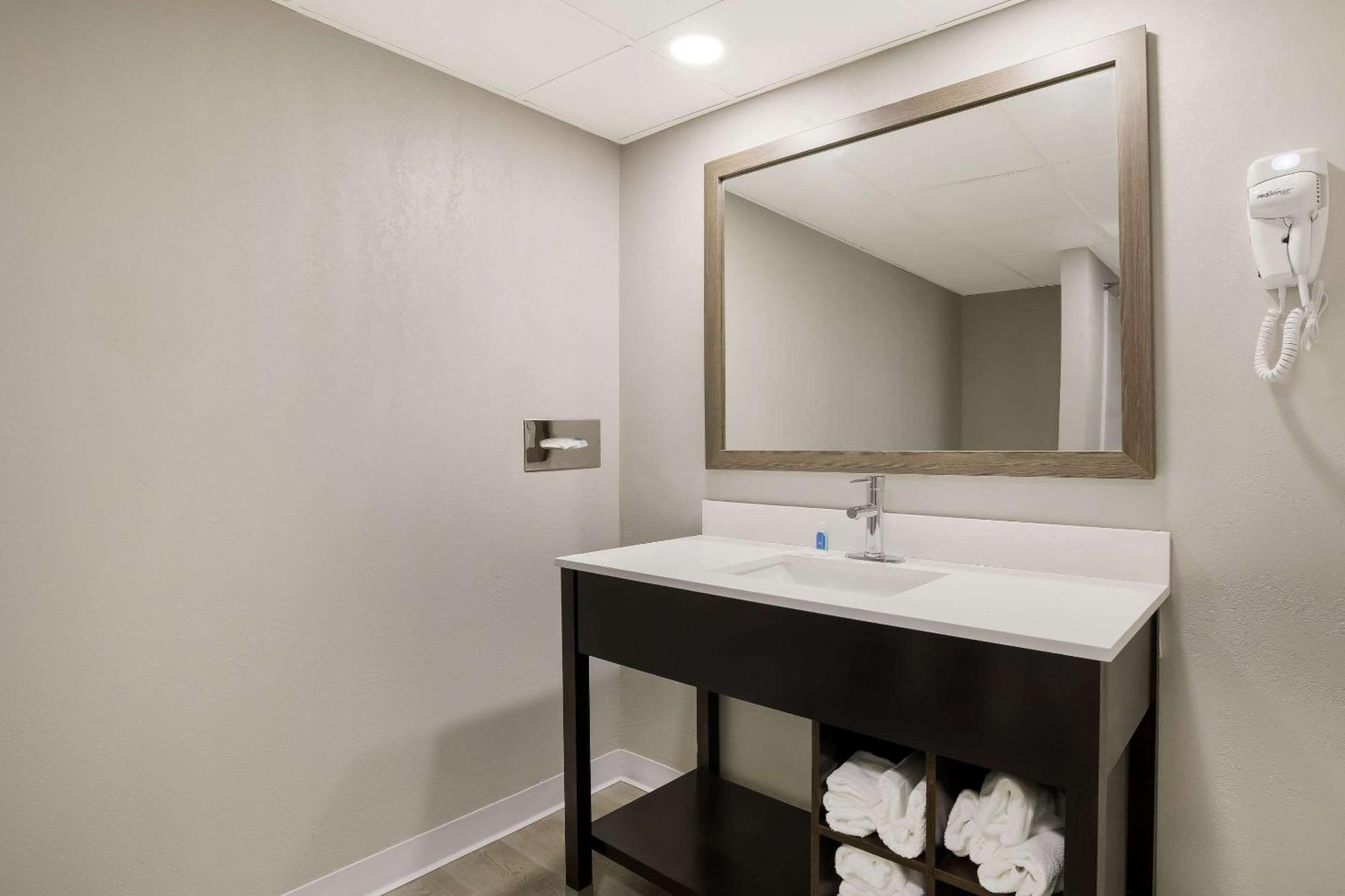 Suburban Studios Milwaukee Airport Εξωτερικό φωτογραφία