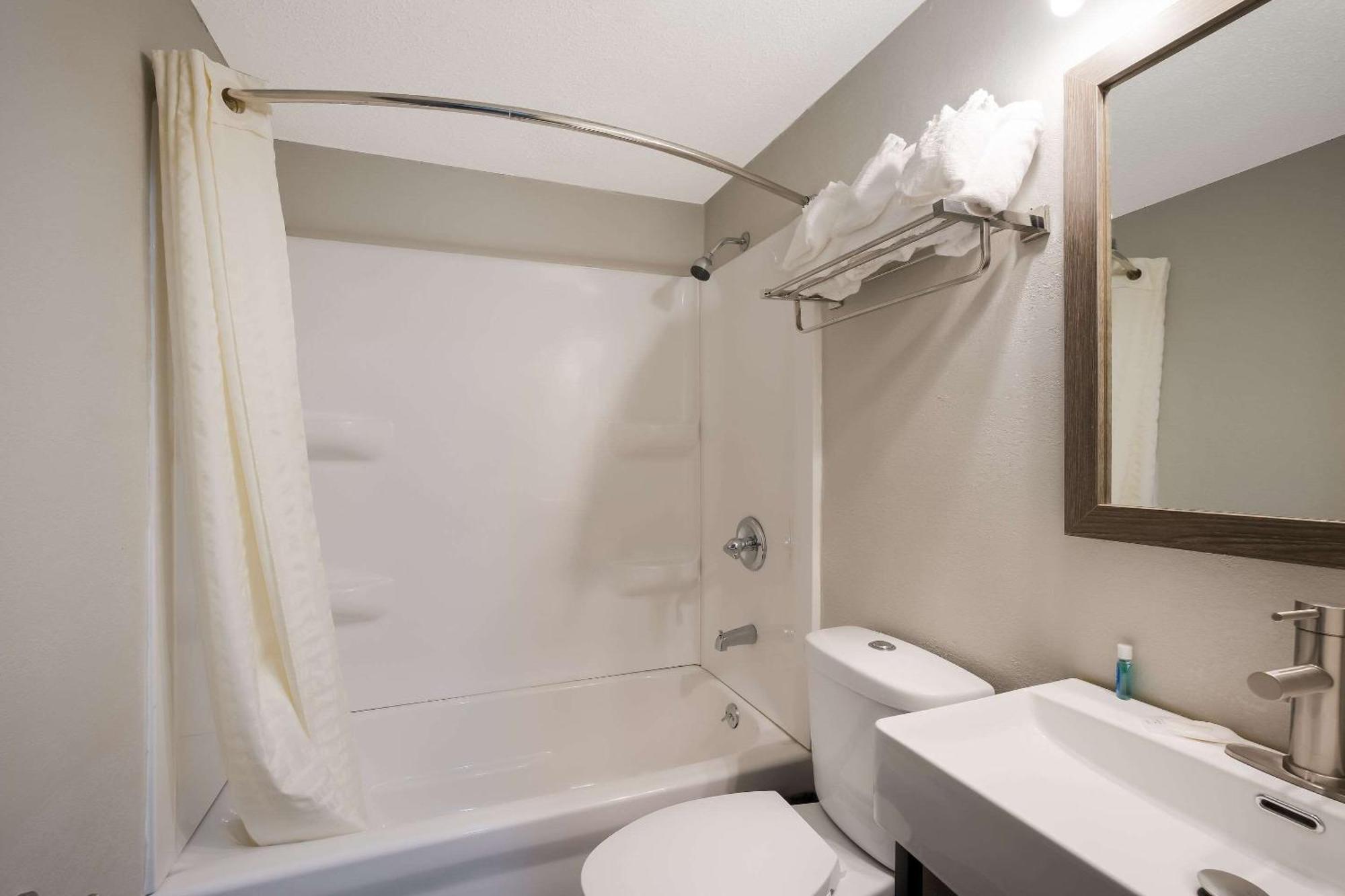 Suburban Studios Milwaukee Airport Εξωτερικό φωτογραφία
